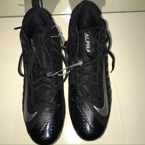 Nike Alpha Menace Pro Mid Football cleats